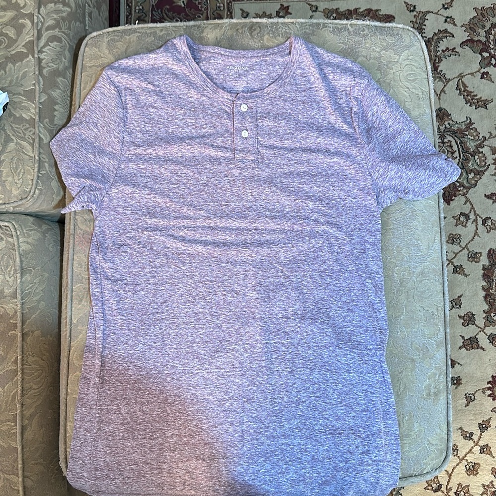 pink tshirt